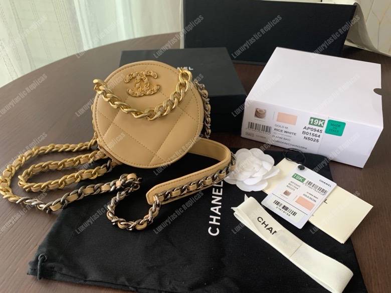 Ch*el 19 clutch with chain beige