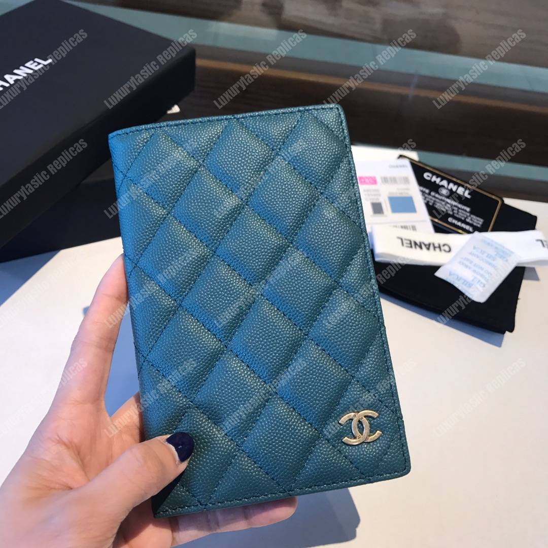 Classic Passport Holder Caviar Leather Turquoise