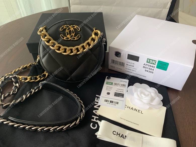 Ch*el 19 clutch with chain black