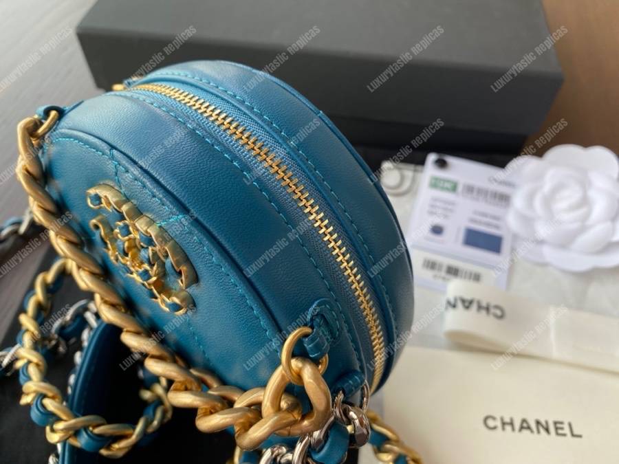 Ch*el 19 clutch with chain blue