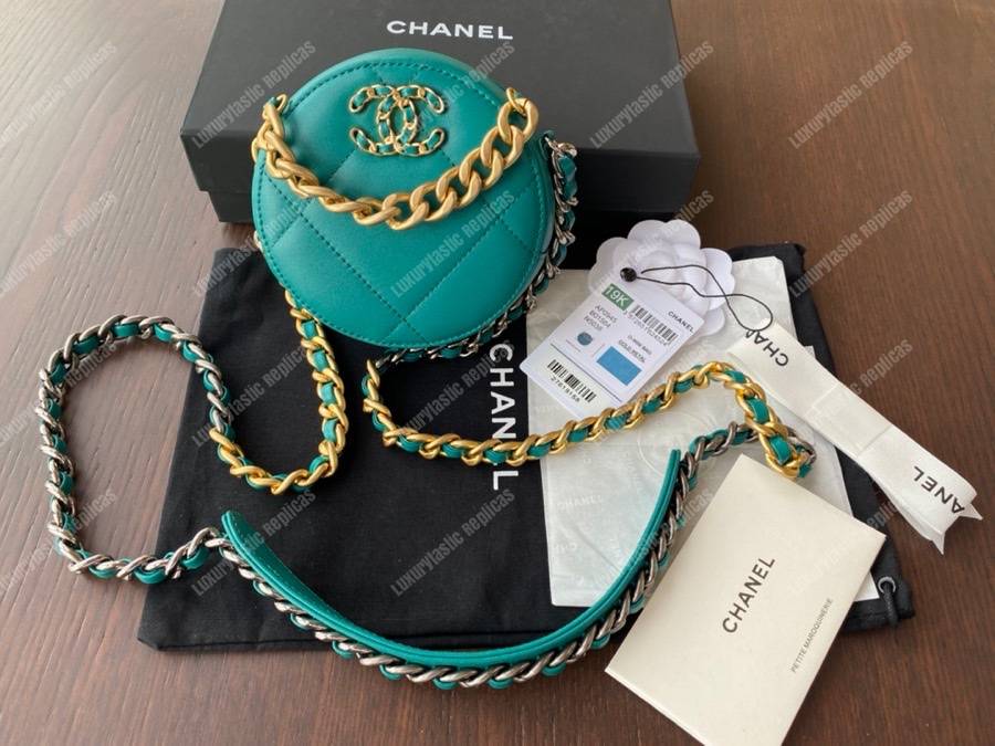 Ch*el 19 clutch with chain turquoise