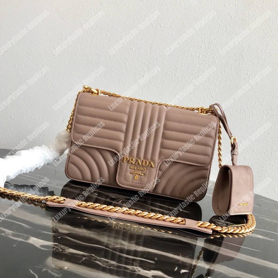 Pra*a diagramme medium leather bag magnolia