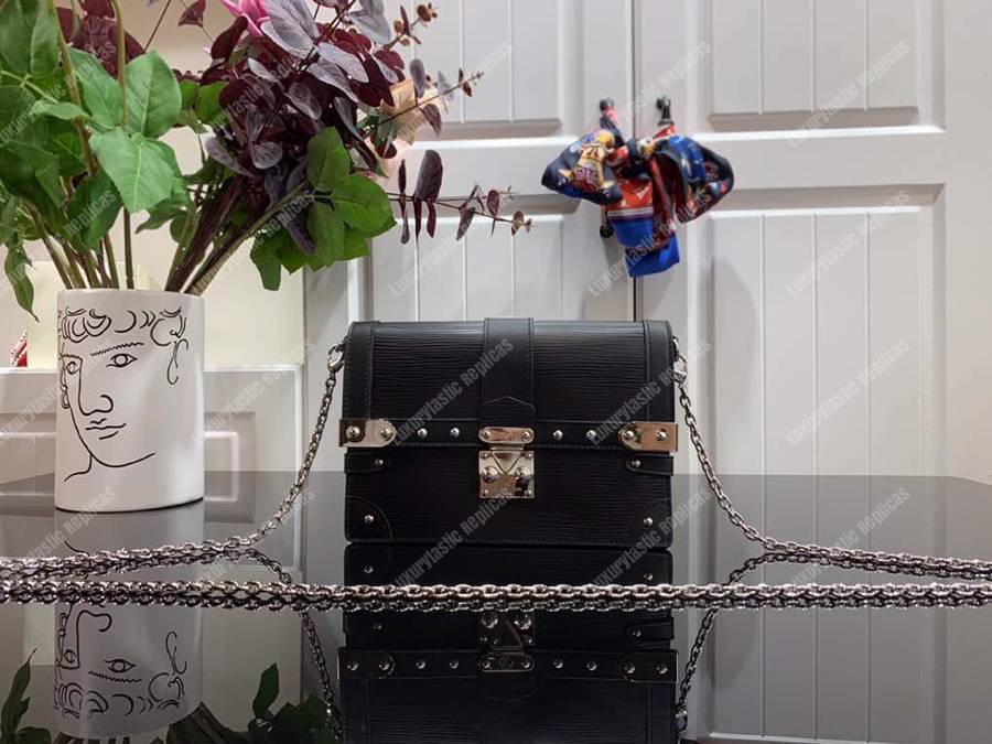 LV Trunk Chain Wallet Noir