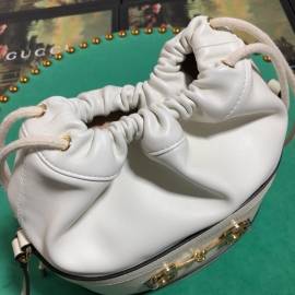 G*u*i 1955 horsebit bucket bag white